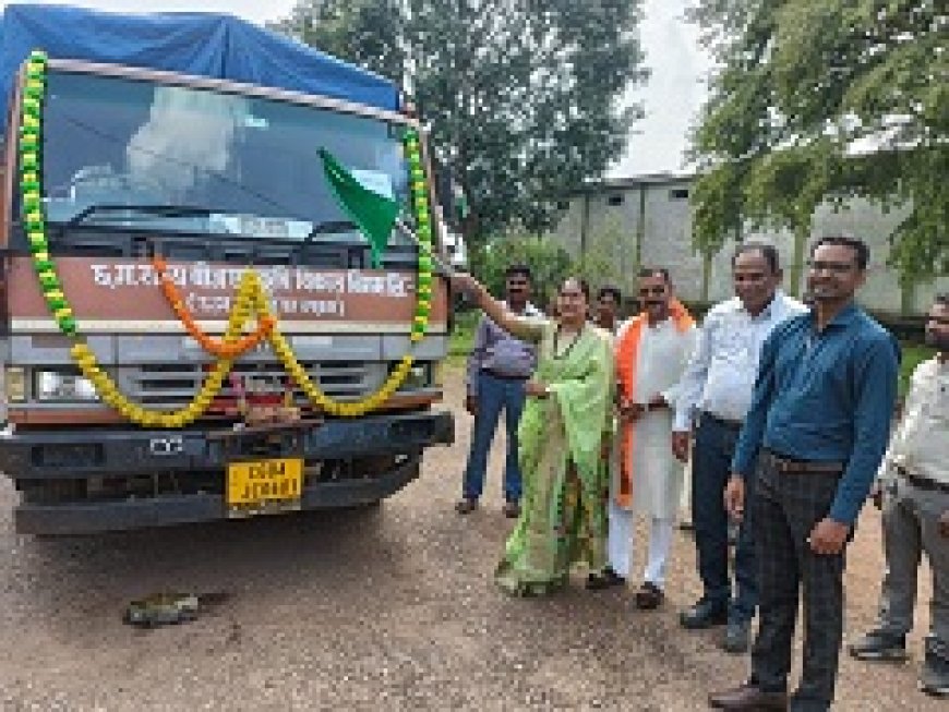 कृषि स्थायी समिति के सभापति और सांसद प्रतिनिधि द्वारा बीज प्रक्रिया केन्द्र का अवलोकन